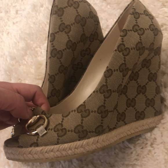 Gorgeous authentic Gucci Wedges - Picture 5 of 6